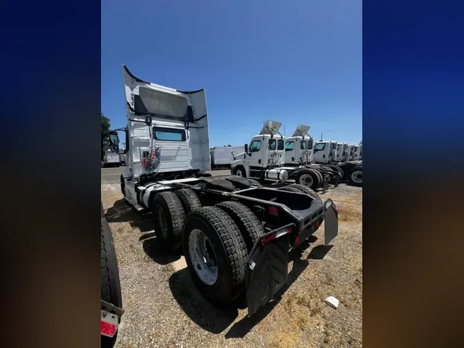 2018 VOLVO VNL64T-300