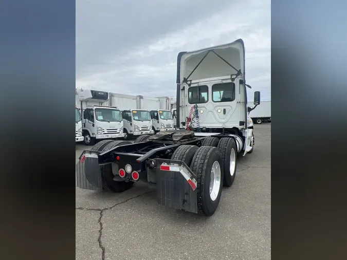 2018 FREIGHTLINER/MERCEDES CASCADIA 125