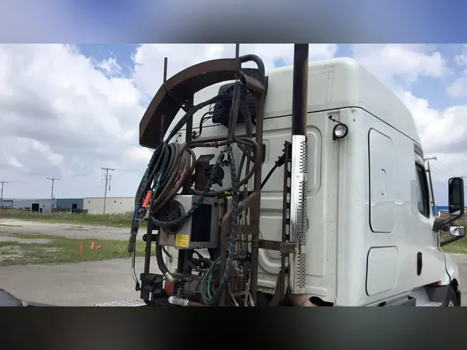 2021 Freightliner Cascadia 126
