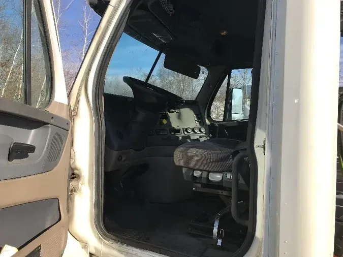 2015 FREIGHTLINER X12564ST