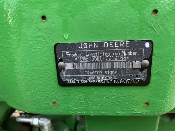2017 John Deere 6135E