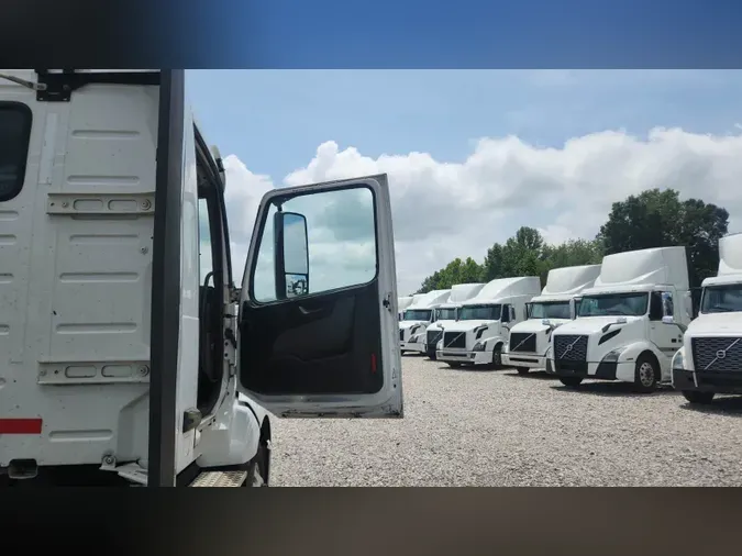 2019 Volvo VNL300