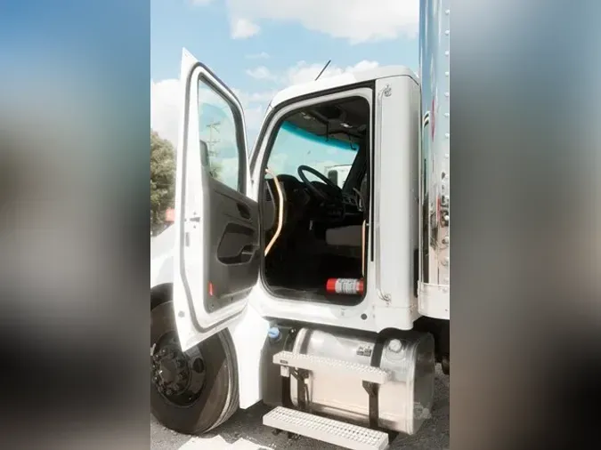 2023 PETERBILT 536