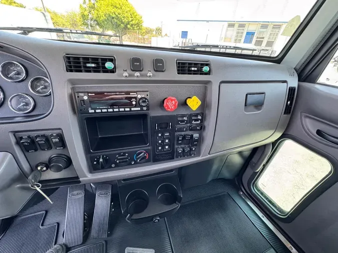 2021 Peterbilt 348
