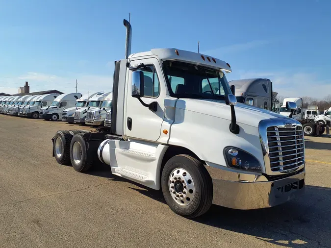 2016 FREIGHTLINER/MERCEDES CASCADIA 125