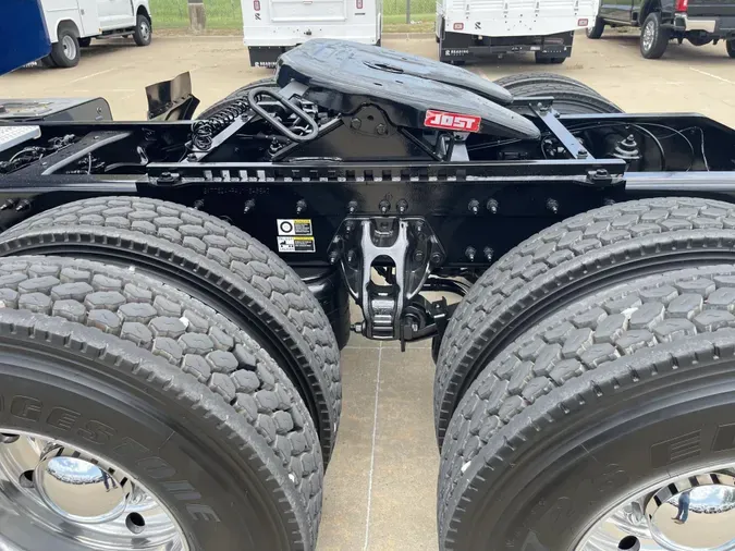 2024 Peterbilt 389
