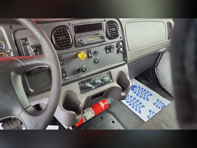 2016 FREIGHTLINER/MERCEDES M2 106