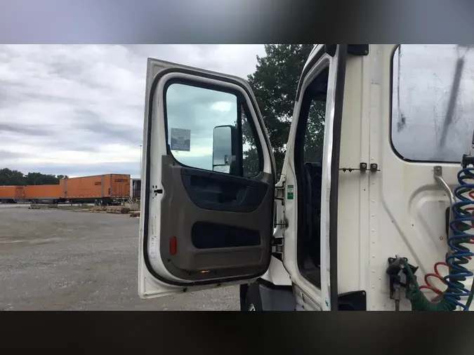 2019 Freightliner Cascadia 125bff89193f591a209a535ed55b90e6a07