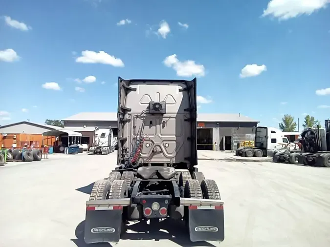 2022 Freightliner Cascadia 126