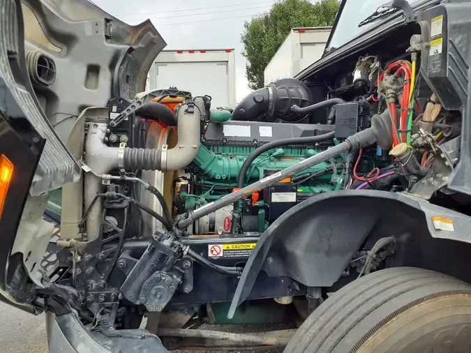 2020 VOLVO VNL64T860