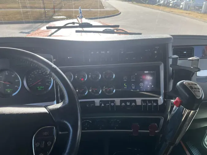 2022 Kenworth W900L