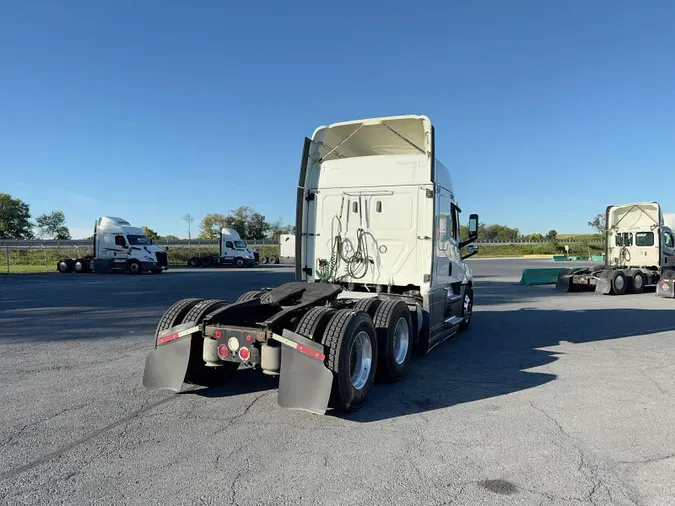 2021 Freightliner Cascadia 126c00c42048e1d30f27d048f5f00750bff