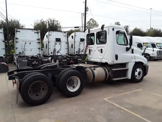 2015 FREIGHTLINER/MERCEDES CASCADIA 125