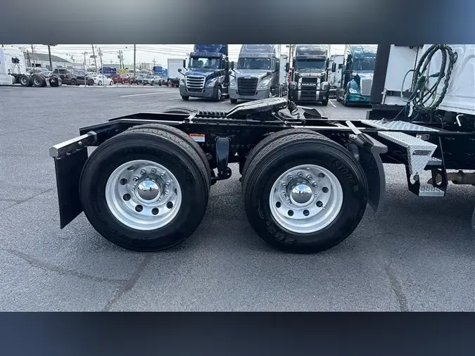 2020 FREIGHTLINER CA126