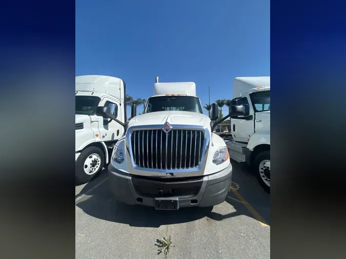 2021 NAVISTAR INTERNATIONAL LT625 DAYCAB S/A