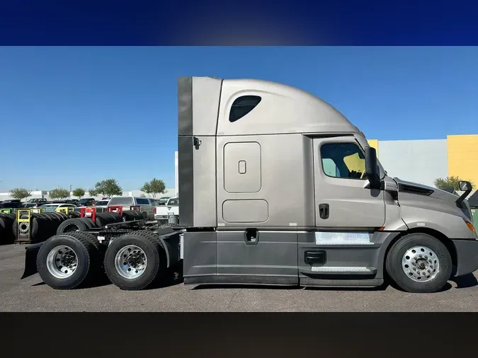 2024 Freightliner Cascadia 126c0142d889adcc74fb105b08d5b36574f