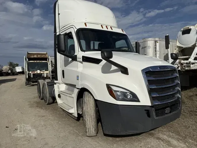 2020 FREIGHTLINER CASCADIA 116