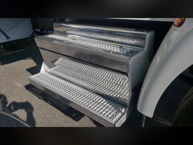 2020 Peterbilt 337