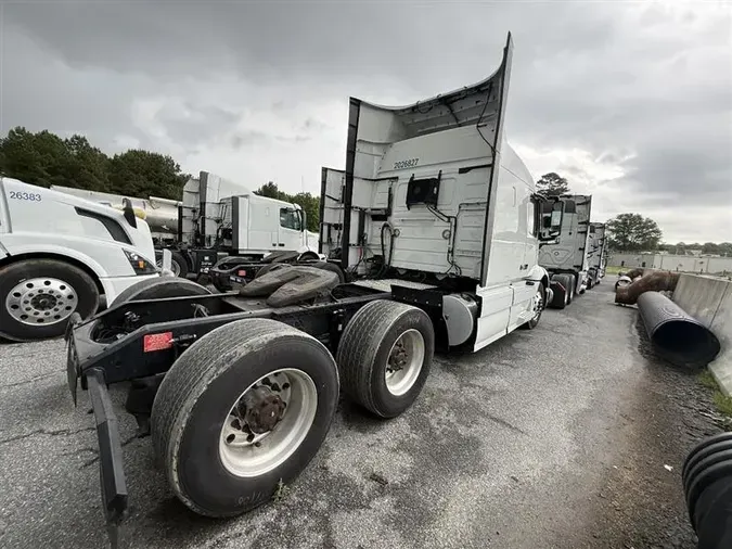 2021 VOLVO VNR640