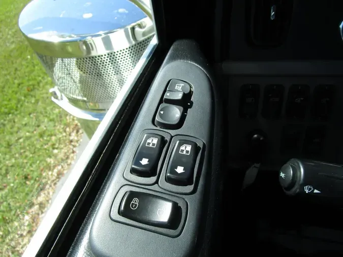 2022 Peterbilt 389