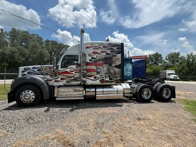2023 Kenworth W990