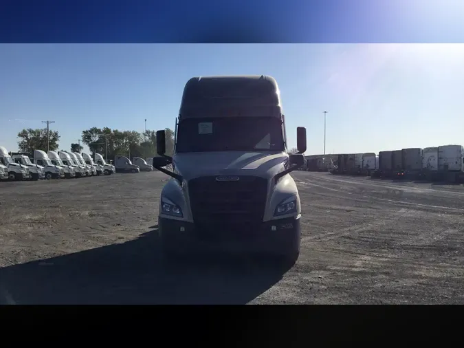 2025 Freightliner Cascadia 126