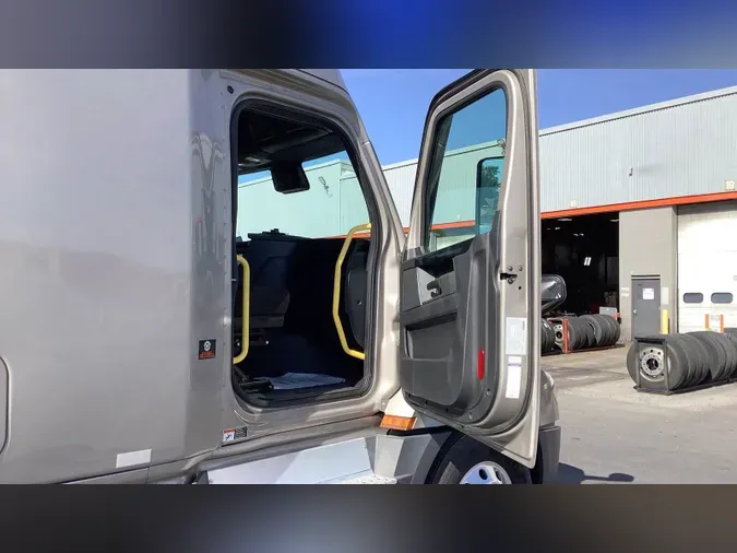 2024 Freightliner Cascadia 126