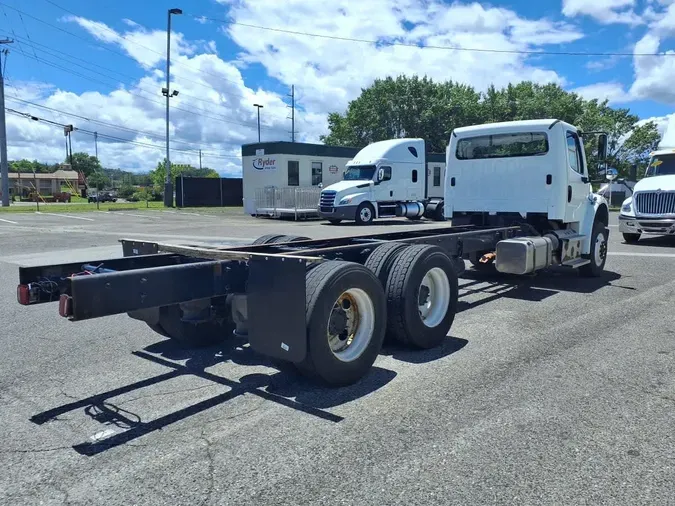 2017 FREIGHTLINER M2 106