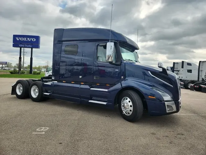 2022 VOLVO VNL64T740