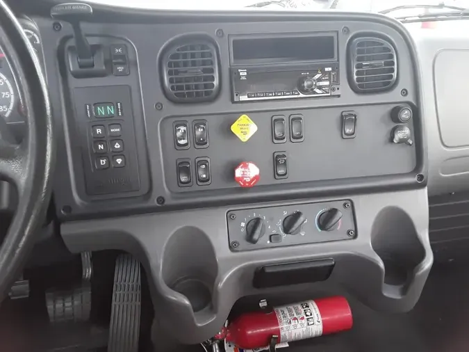 2018 FREIGHTLINER M2 106