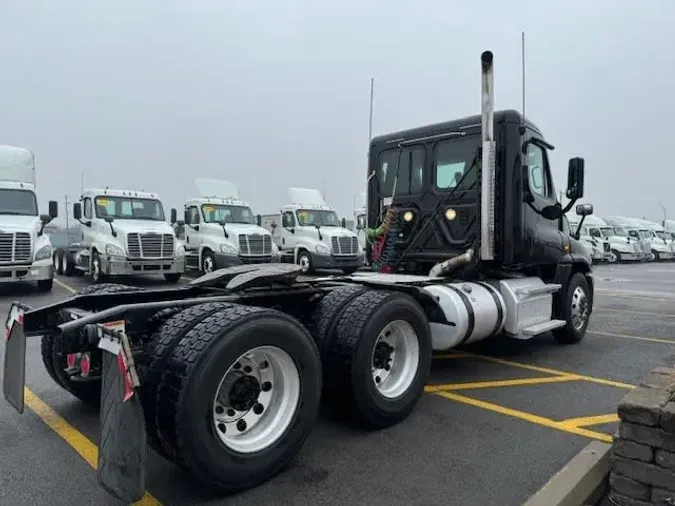 2017 FREIGHTLINER/MERCEDES CASCADIA 125