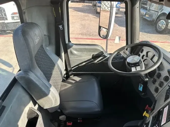 2018 MACK CXU613