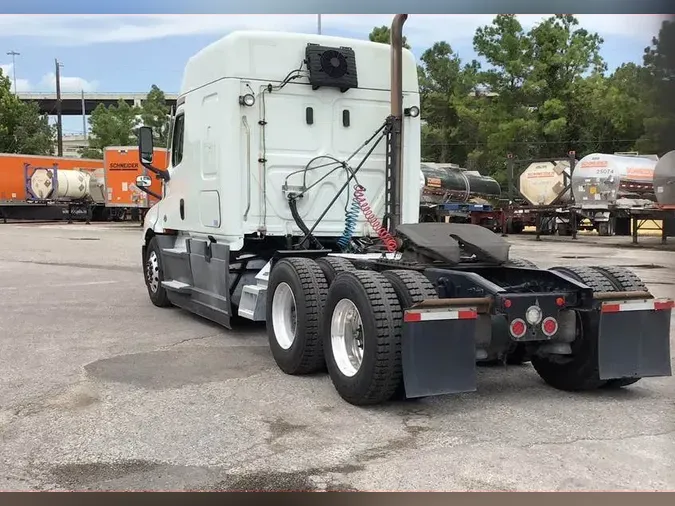 2021 Freightliner Cascadia 126
