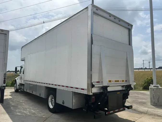 2018 Freightliner M2 106