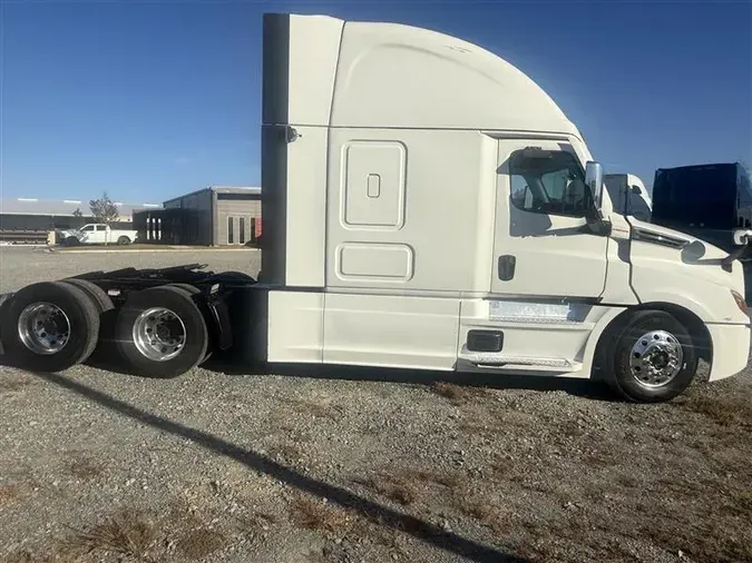 2022 FREIGHTLINER CASCADIAc032b3b12abd8f8ea96a5af35fd7f3af
