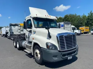 2015 FREIGHTLINER X12564ST