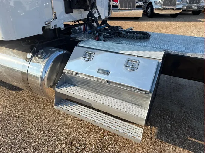 2024 Peterbilt 579