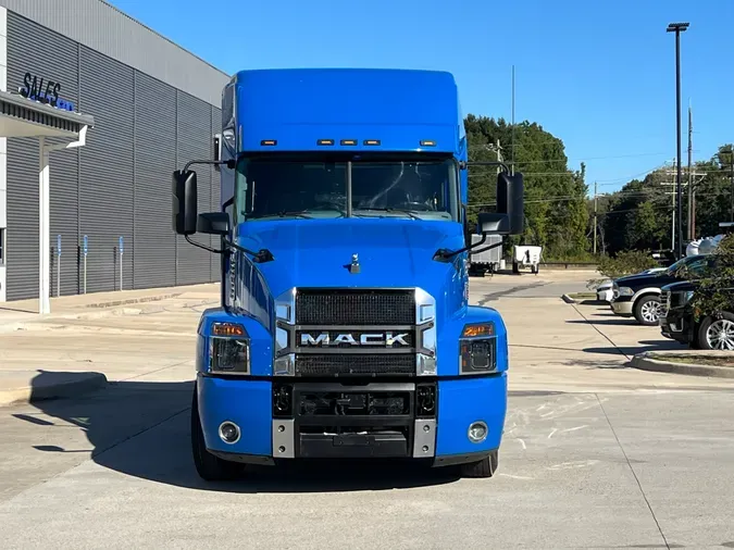 2020 MACK AN64T