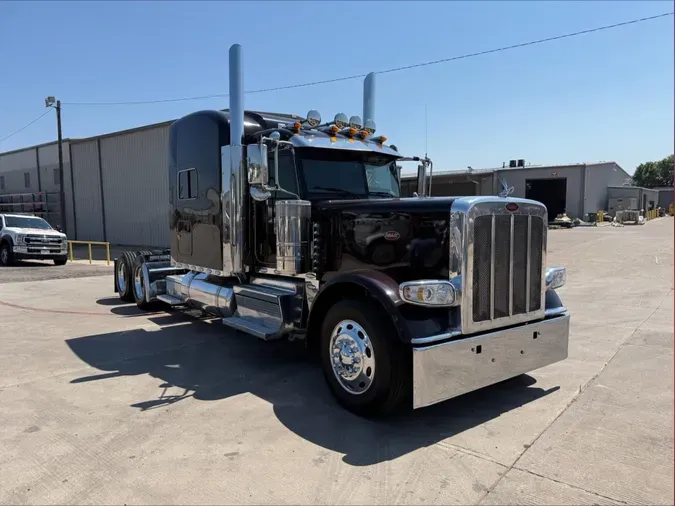 2022 Peterbilt 389