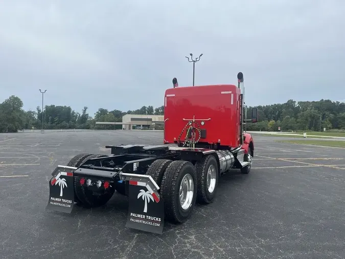 2025 Kenworth T880