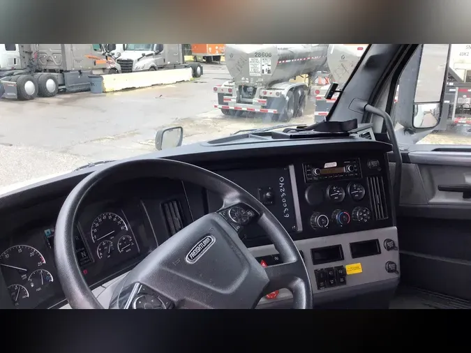 2021 Freightliner Cascadia 126