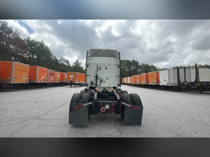 2021 Freightliner Cascadia 126