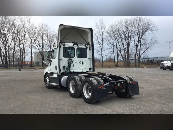 2020 Freightliner Cascadia 126