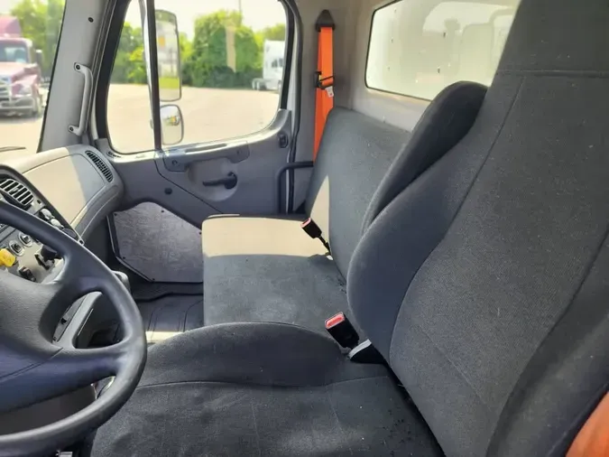 2018 FREIGHTLINER M2 106