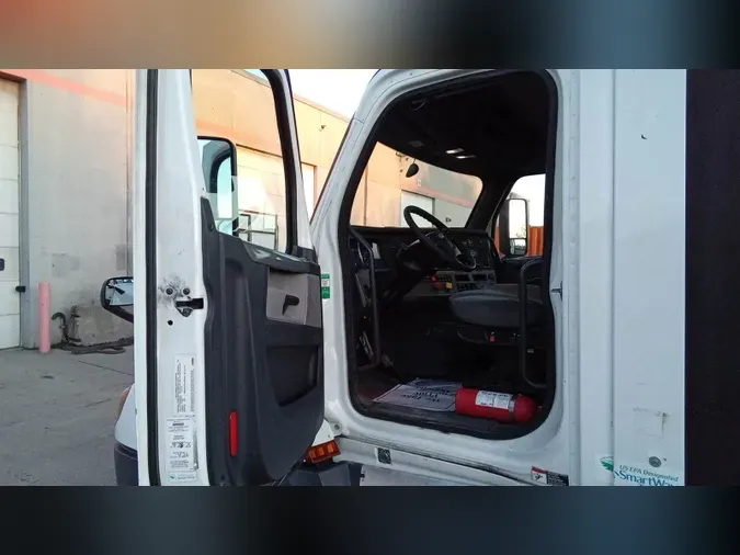 2020 Freightliner Cascadia 126