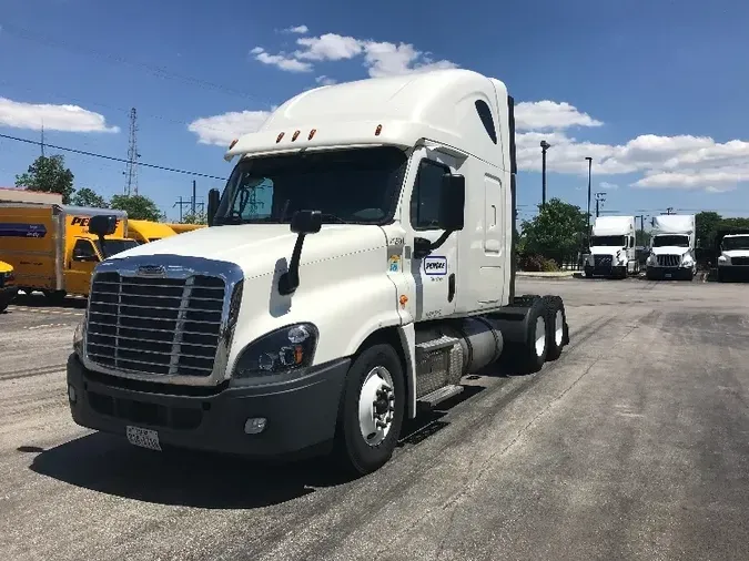 2015 FREIGHTLINER X12564ST