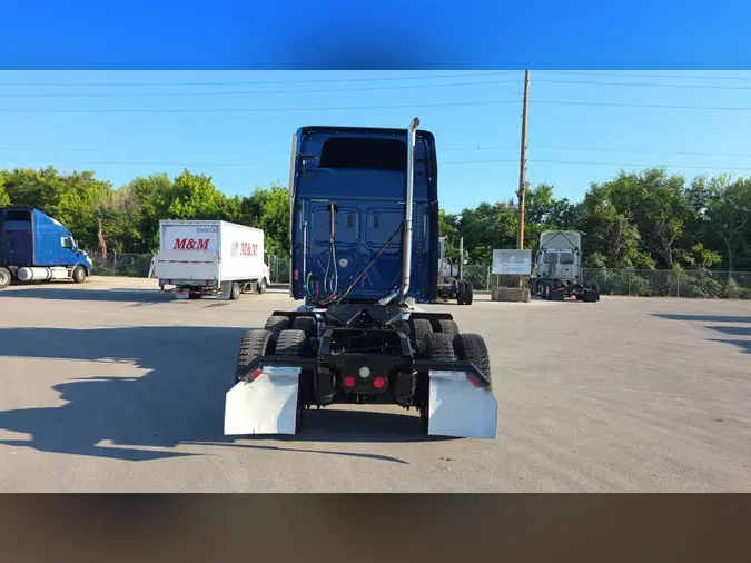 2020 Freightliner Cascadia 126