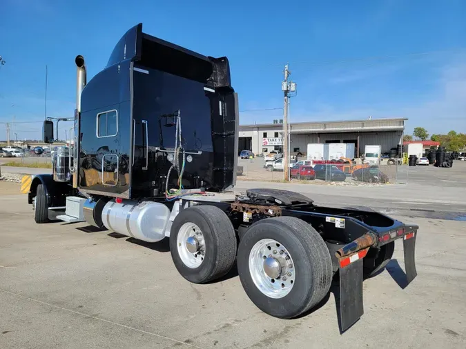 2022 Peterbilt 389