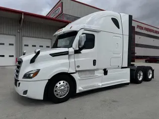 2024 Freightliner Cascadia&reg; Sleeper Cab 126" BBC 72" RR