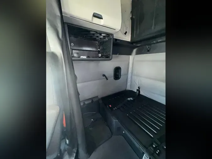 2022 FREIGHTLINER Cascadia 126